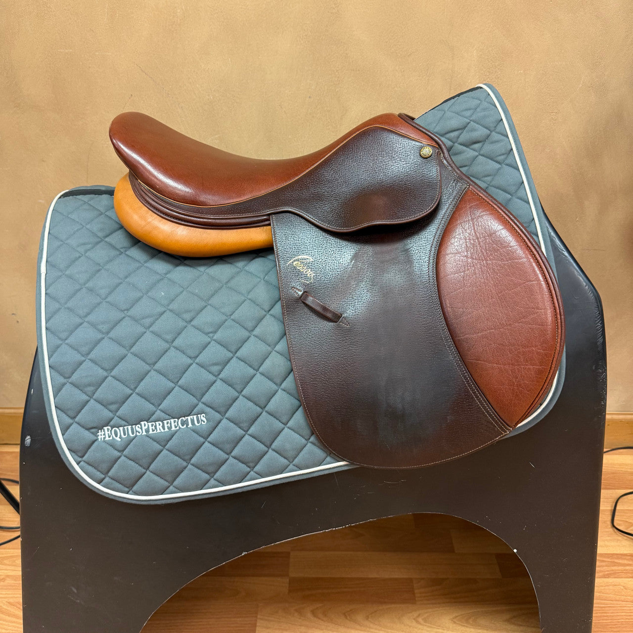 Used Pessoa Special Envoy Jump Saddle 16.5" Medium Tree - sku to order - 8000312