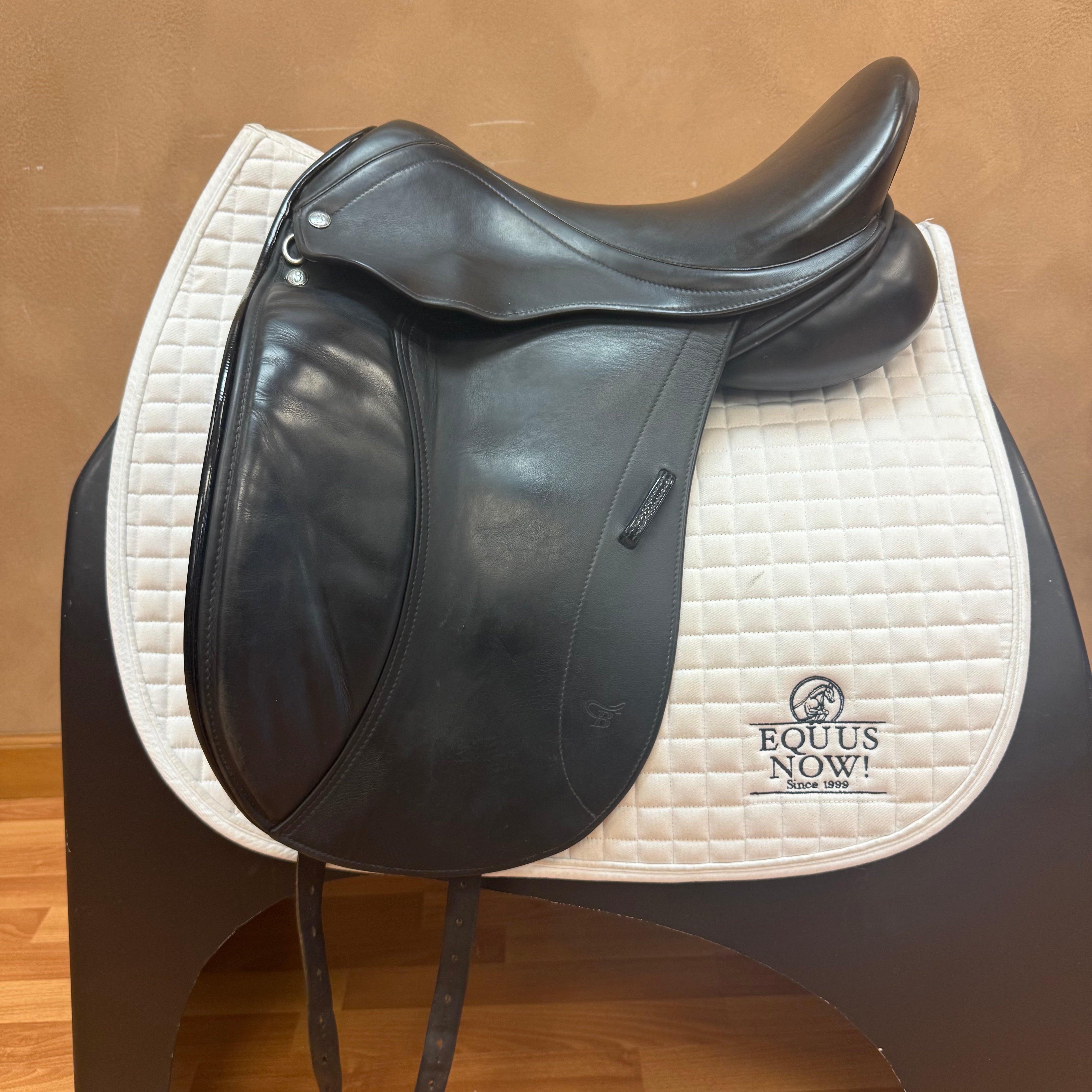 Used Borne Dressage Saddle 17.5" Medium Tree