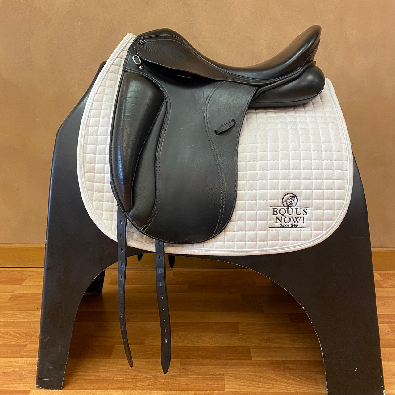 Used PDS Aldea Dressage Saddle 18 Inch Medium Wide Tree - sku to order - 11000307