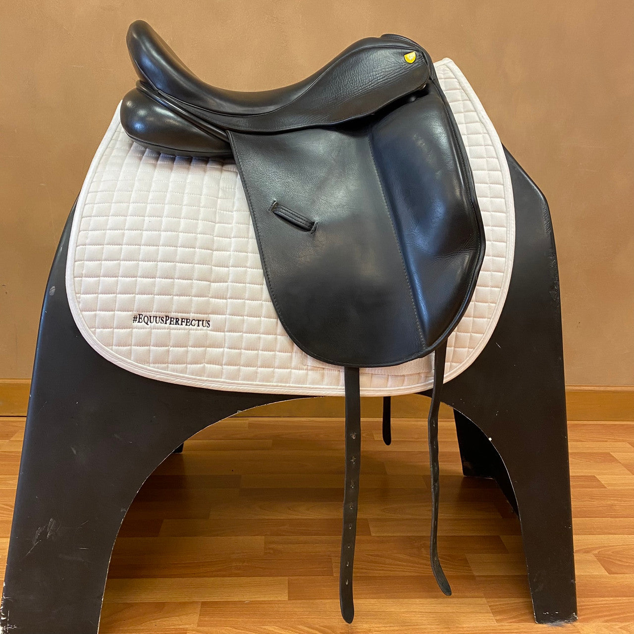 Used Revere Domina Dressage Saddle 17.5 Inch Medium Wide Tree - sku to order - 9000313