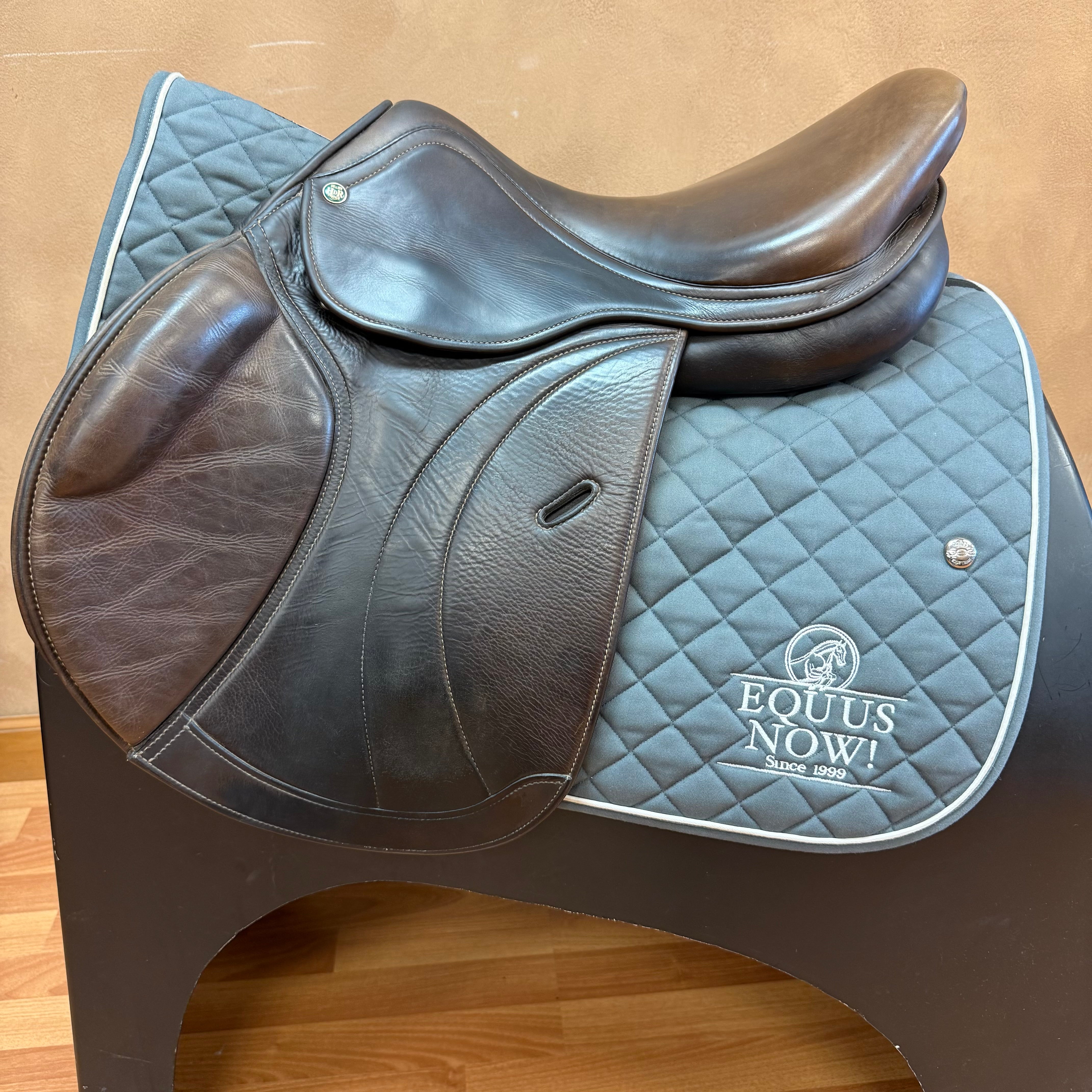 Used HDR Cahill Jump Saddle 17.5" Medium Tree