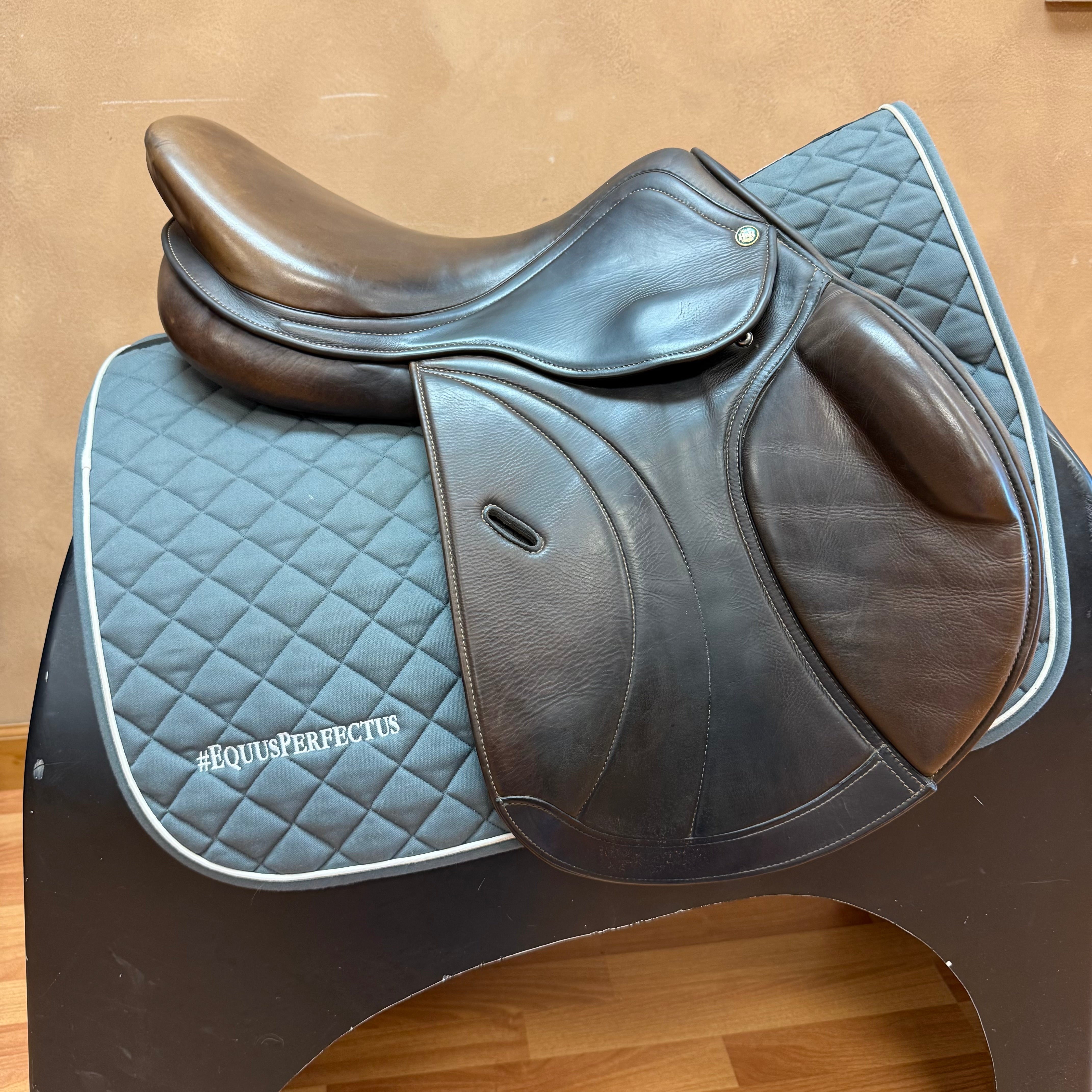 Used HDR Cahill Jump Saddle 17.5" Medium Tree