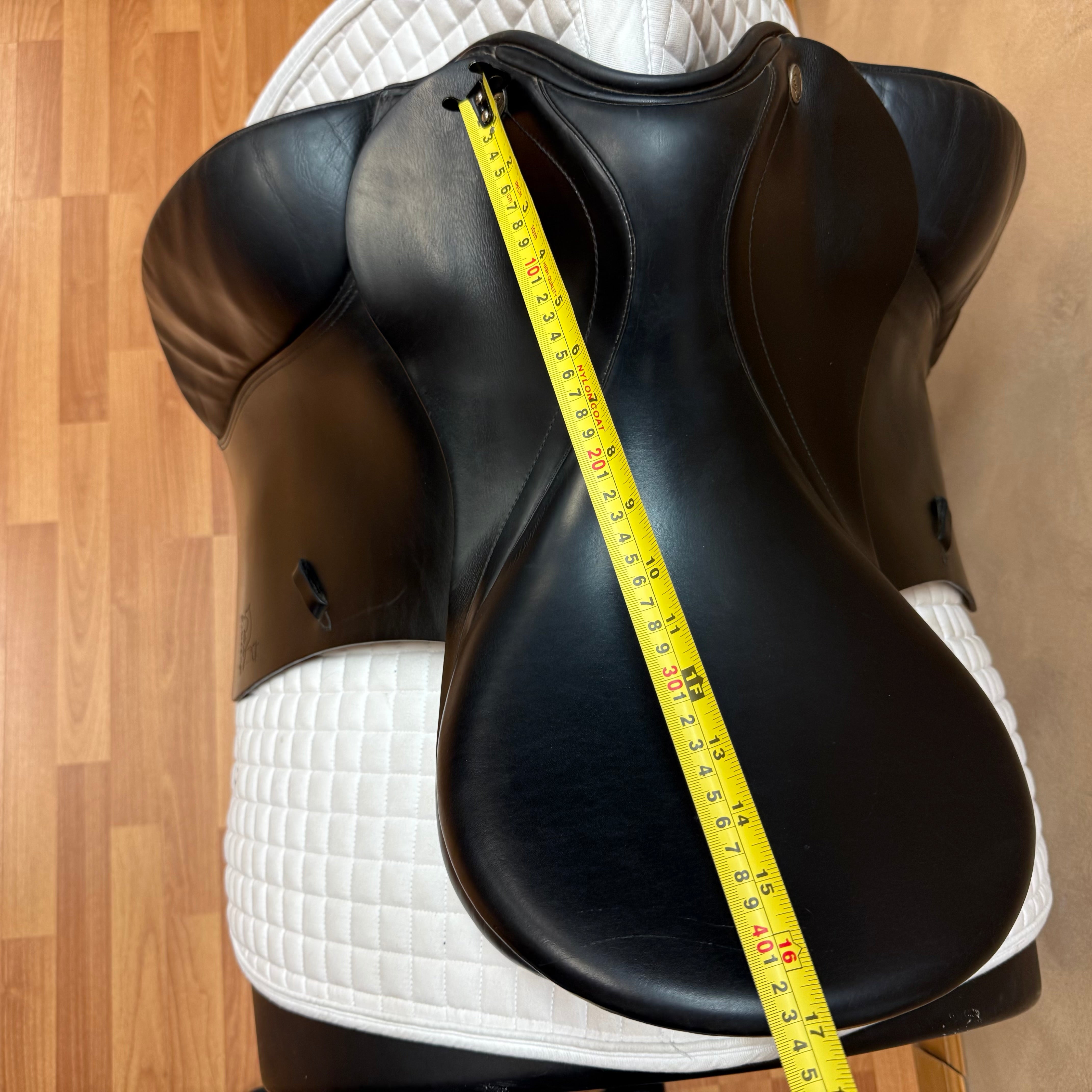 Used Prestige Top Dressage Saddle 18" Medium Wide Tree