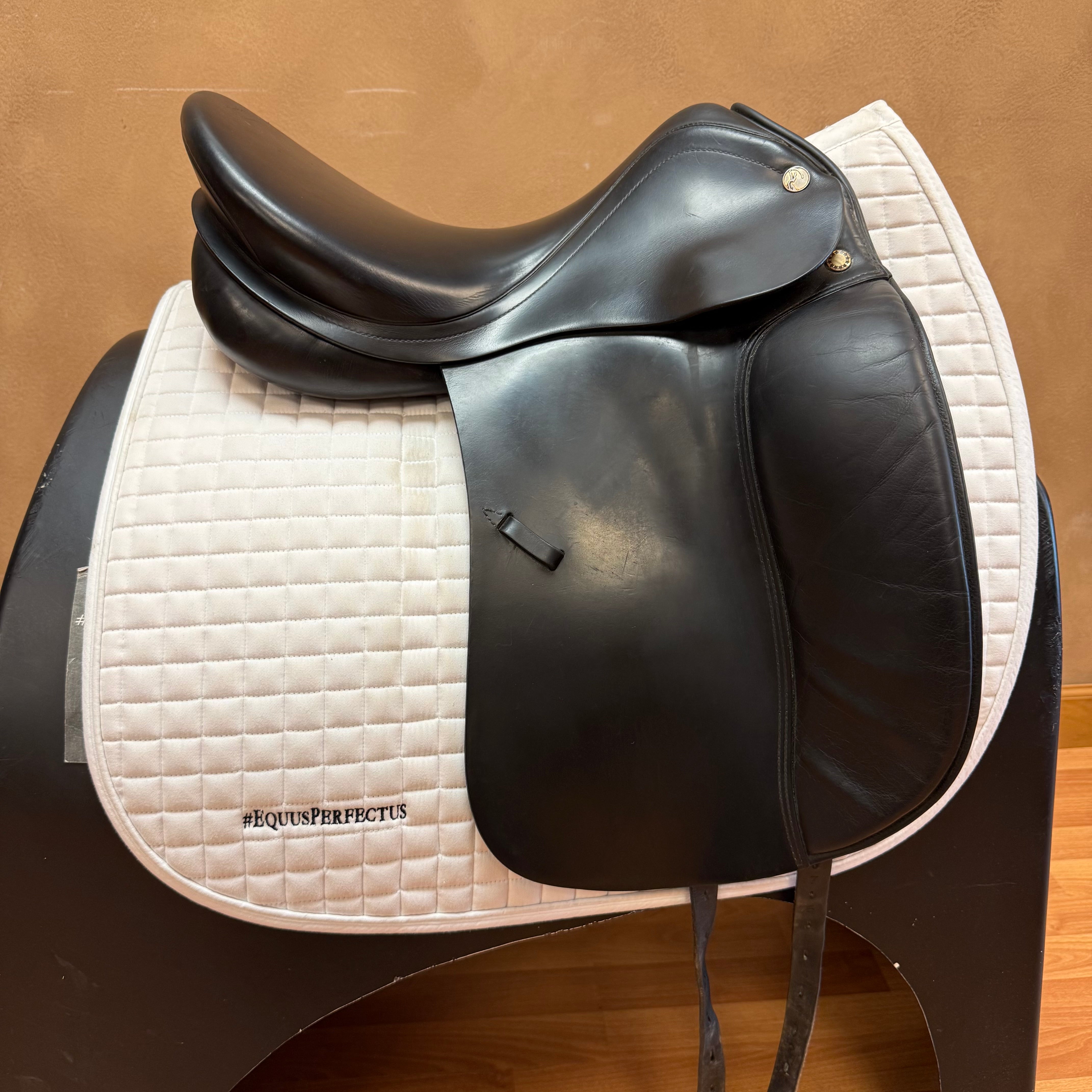 Used Prestige Top Dressage Saddle 18" Medium Wide Tree