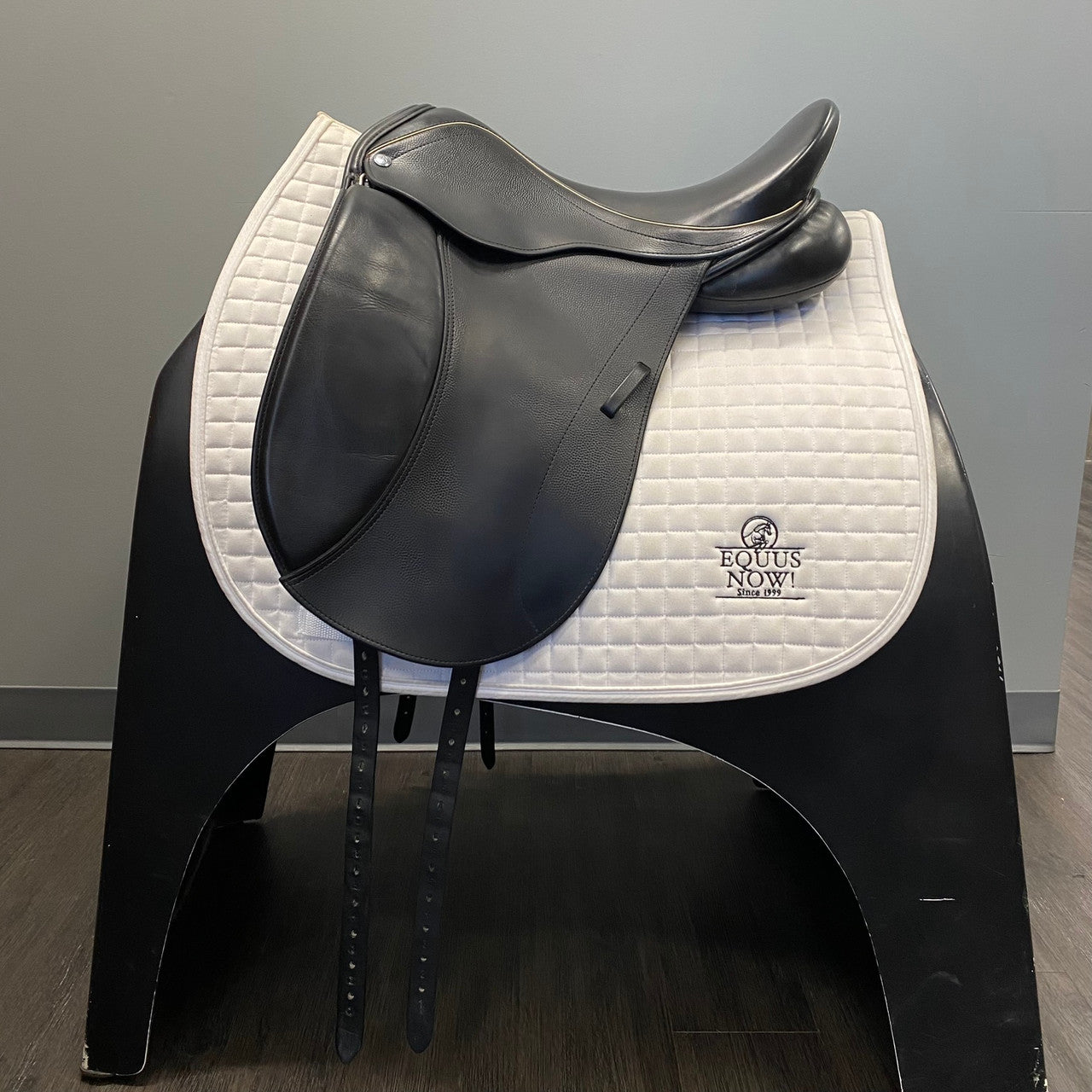 Used Borne Rebalance Dressage Saddle 17.5" Medium Wide Tree - sku to order - 4002966