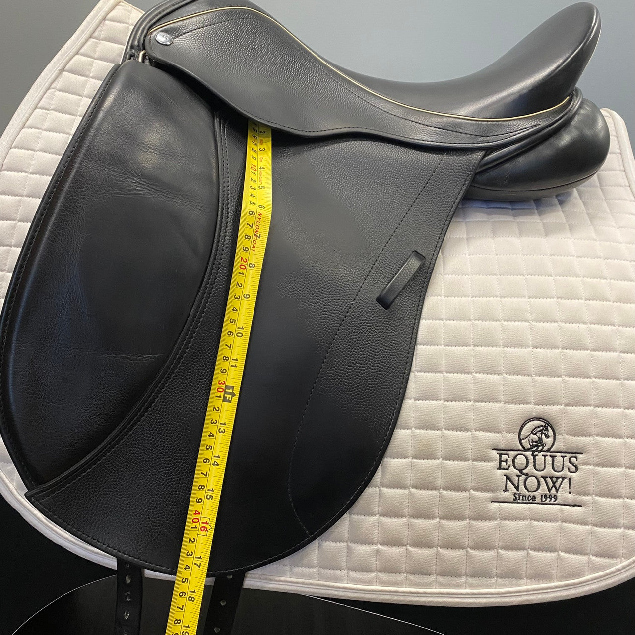 Used Borne Rebalance Dressage Saddle 17.5" Medium Wide Tree - sku to order - 4002966