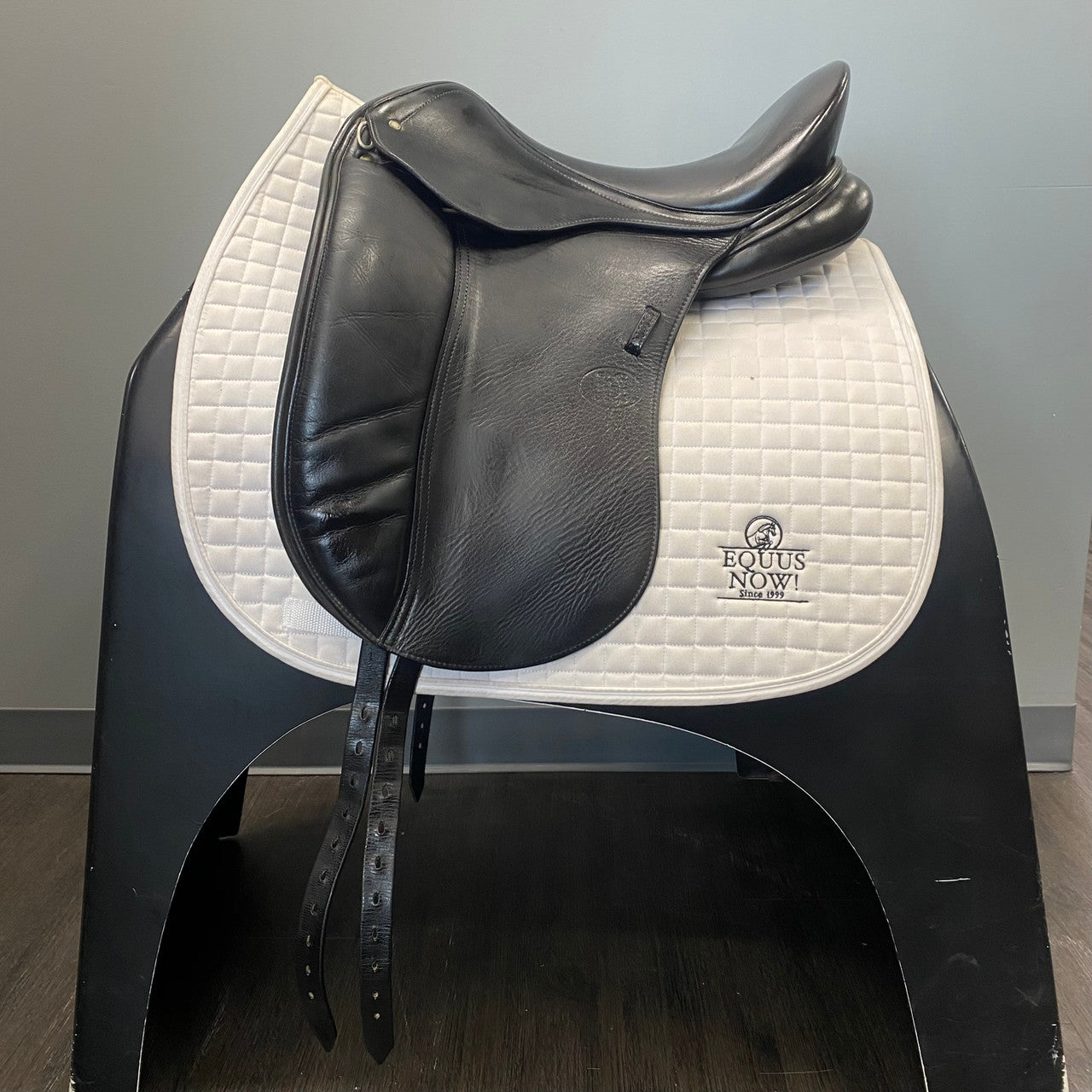 Used Schleese Wave Dressage Saddle 17.5" Wide Tree  - sku to order - 4002979