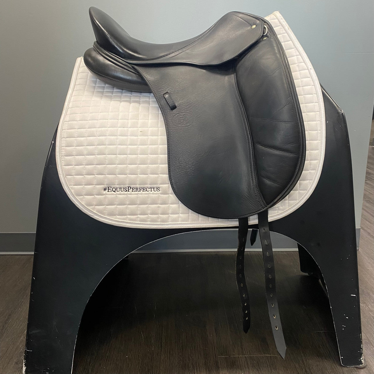 Used Schleese Wave Dressage Saddle 17.5" Wide Tree  - sku to order - 4002979