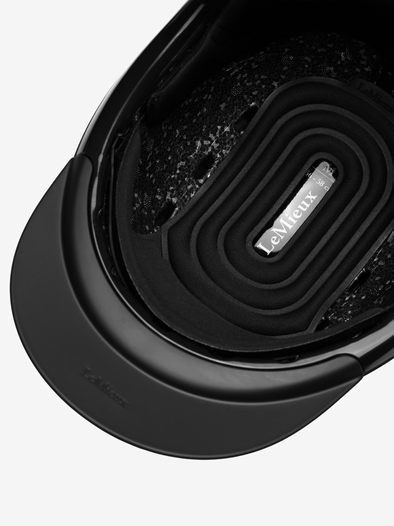 #color_matte black