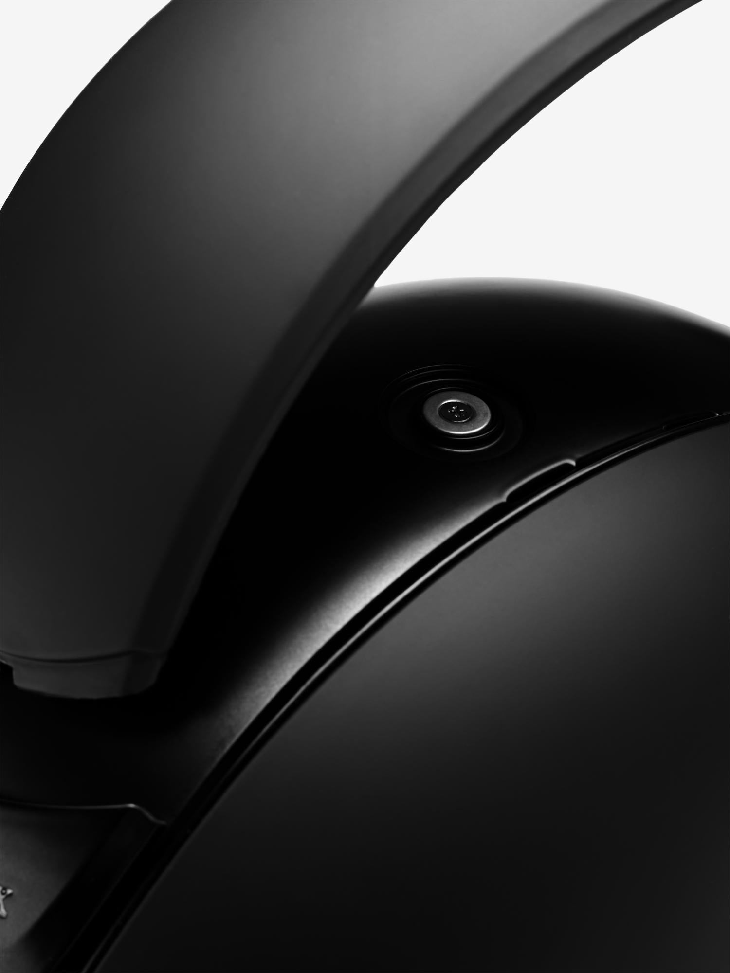 #color_matte black