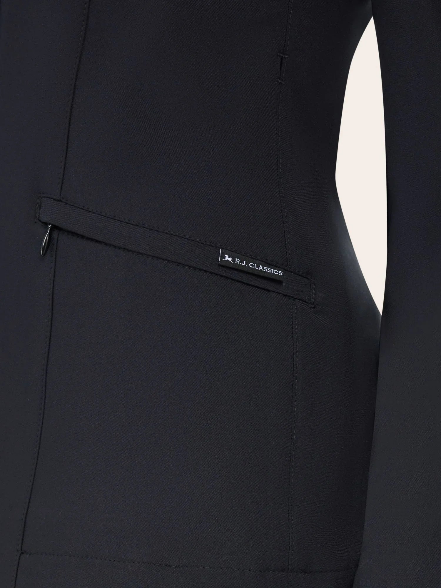 #color_solid black