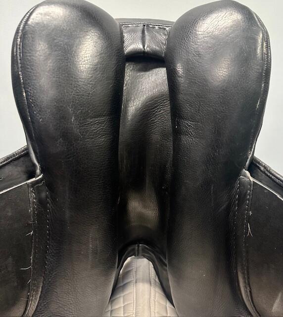 Used JRD Dressage Saddle 17.5" Medium Tree
