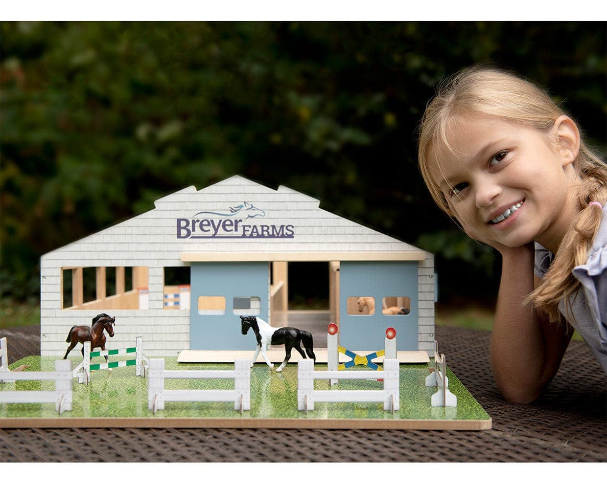 Breyer Deluxe Arena Stable - sku to order - 104499