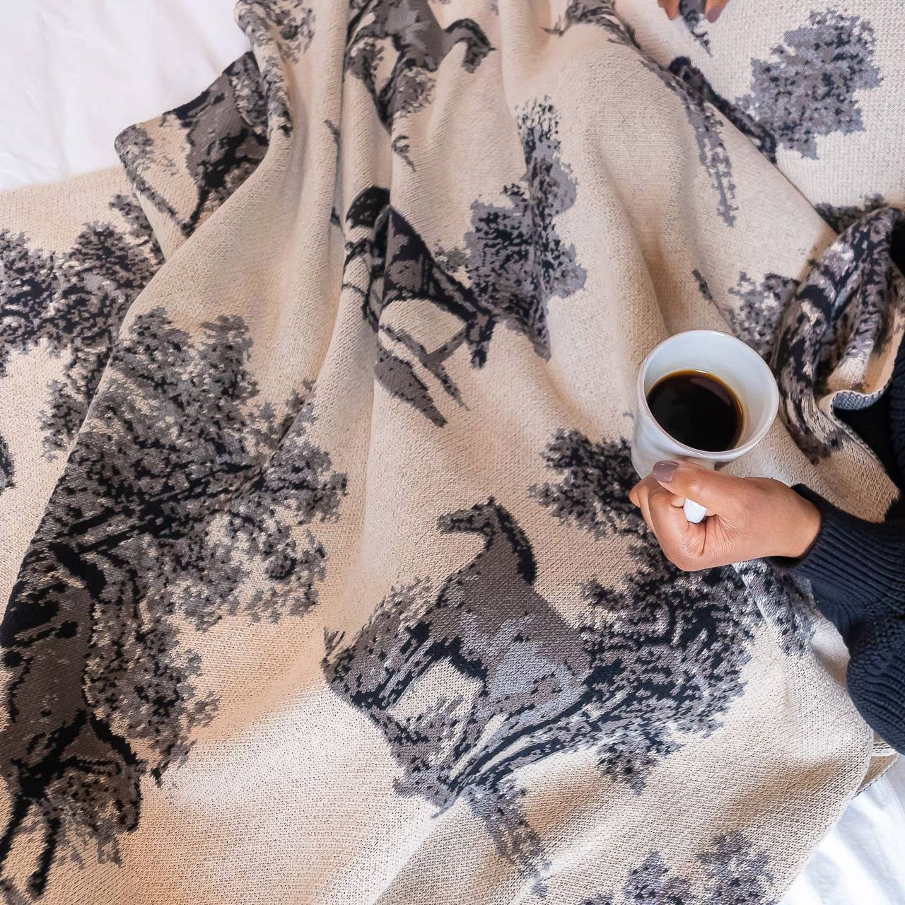 Reversible Sustainable Knit Geometric Throw Blanket - Thumbnail 5