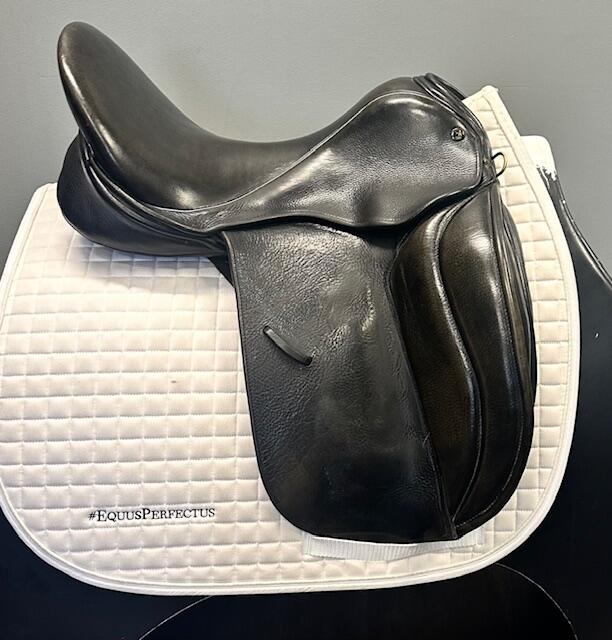 Used JRD Dressage Saddle 17.5" Medium Tree