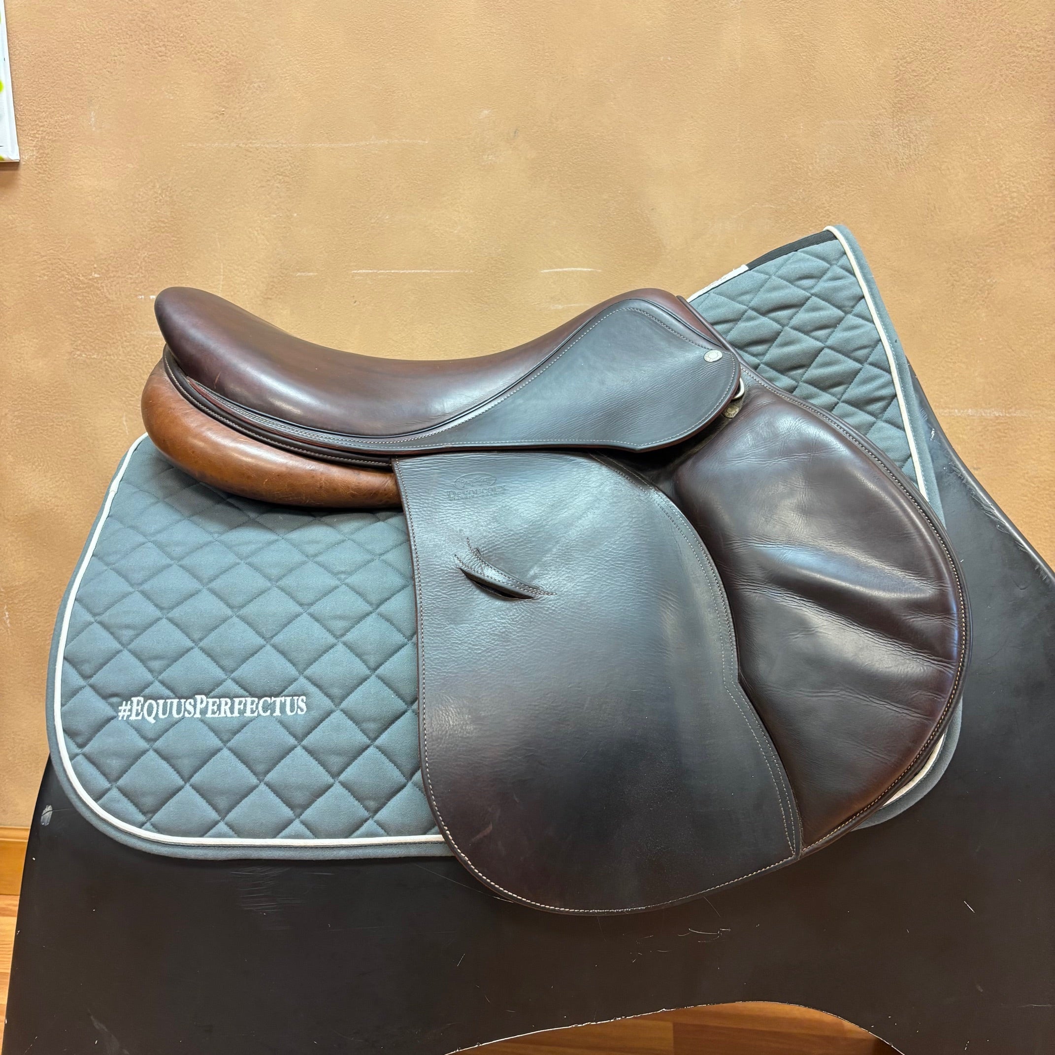 Used Decoucoux Oldara Jump Saddle 18.5" Medium Wide Tree