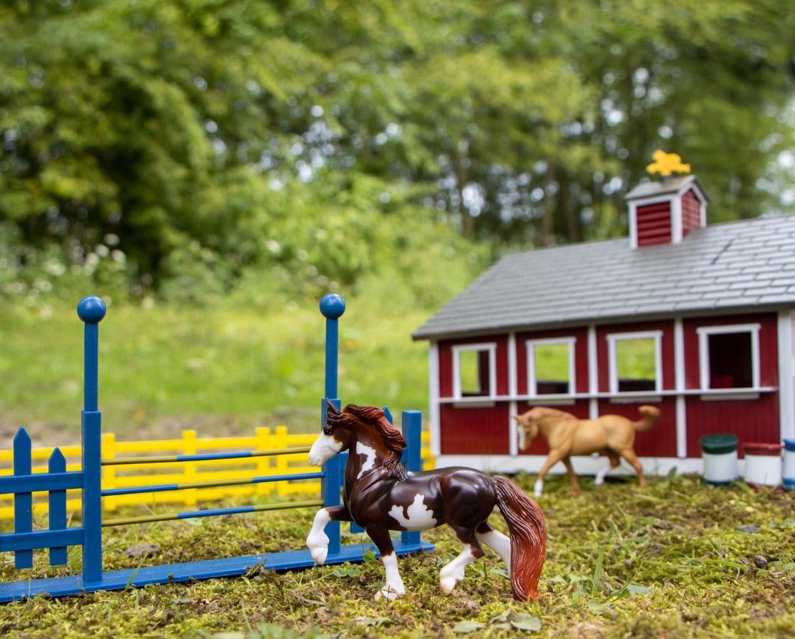 Breyer Red Stable Playset